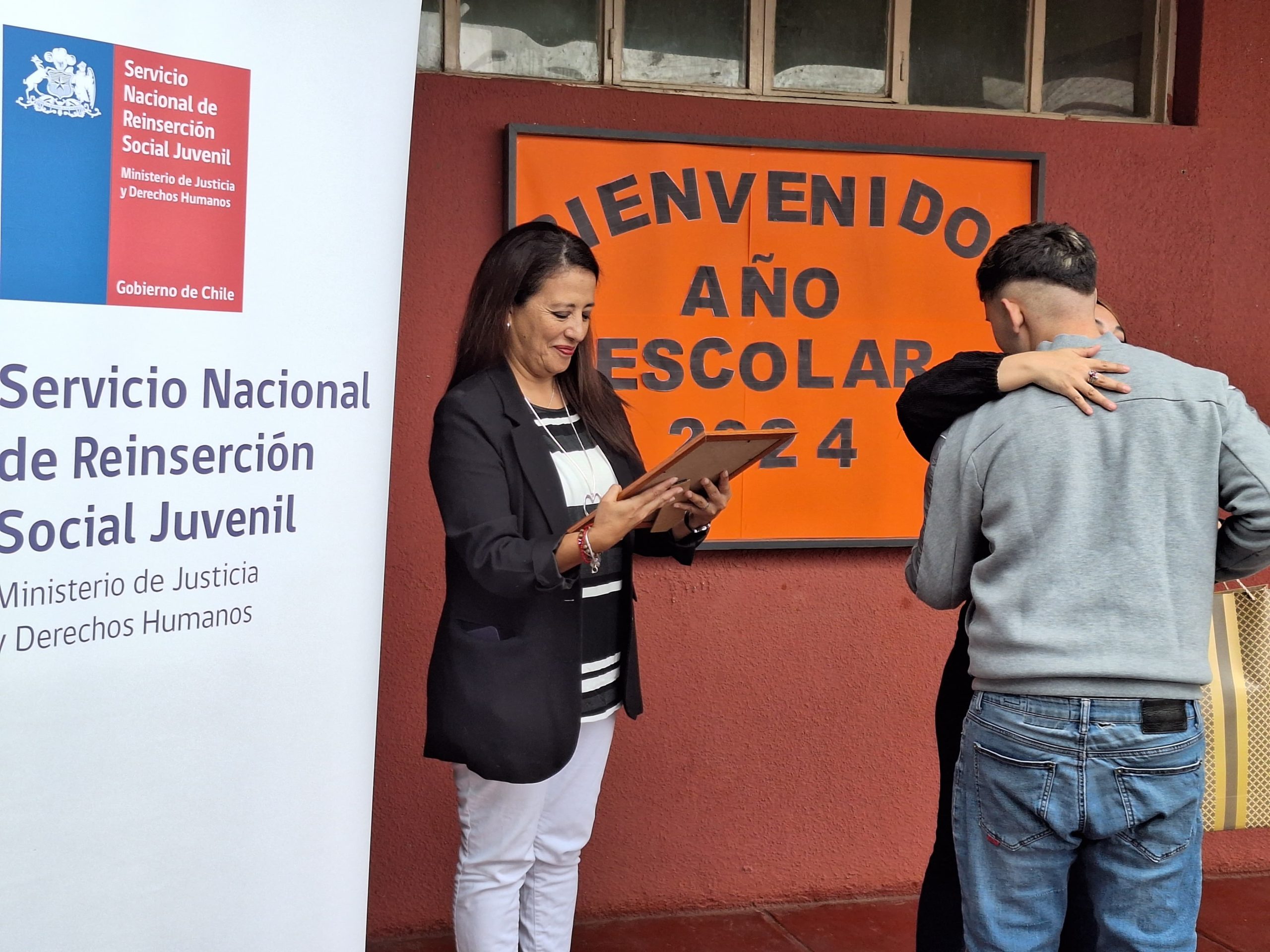Jóvenes en proceso de reinserción se certifican en peluquería y barbería