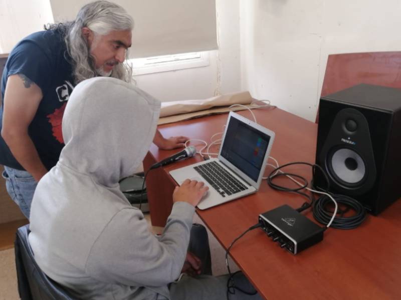 En Coquimbo jóvenes en proceso de reinserción componen e interpretan temas musicales propios