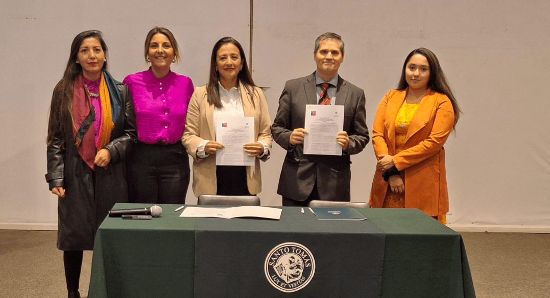 Servicio regional y Santo Tomás firman convenio de colaboración que beneficiará a jóvenes de la región