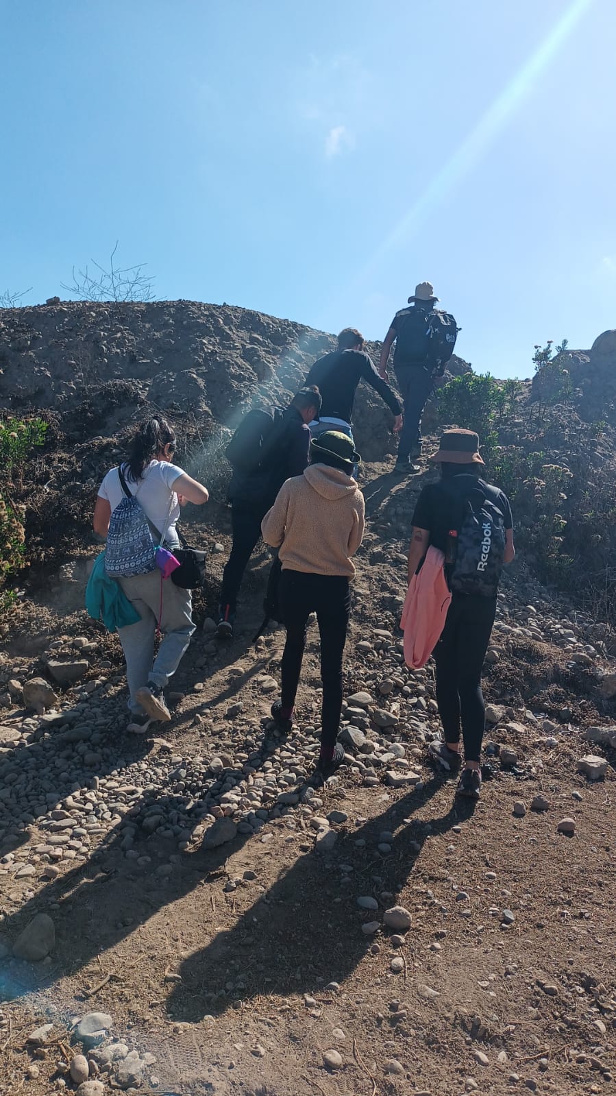 Jóvenes en proceso de reinserción visitan desembocadura de Humedal Urbano Río Elqui