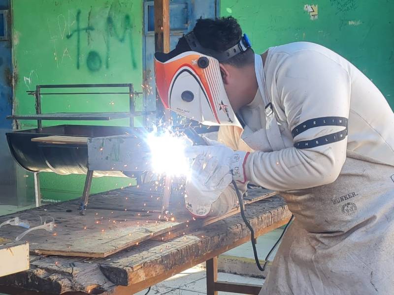 Enami se compromete seguir capacitando a jóvenes en proceso de reinserción