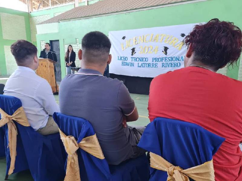Atacama: Cinco jóvenes en proceso de reinserción se licencian de enseñanza básica y media