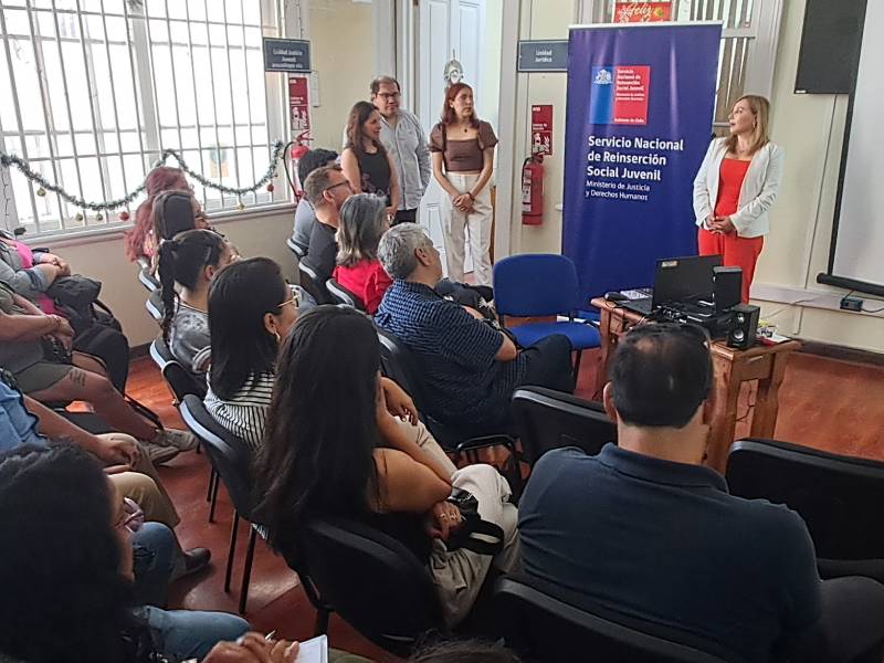 Tarapacá: Equipos fortalecen competencias en reinserción social