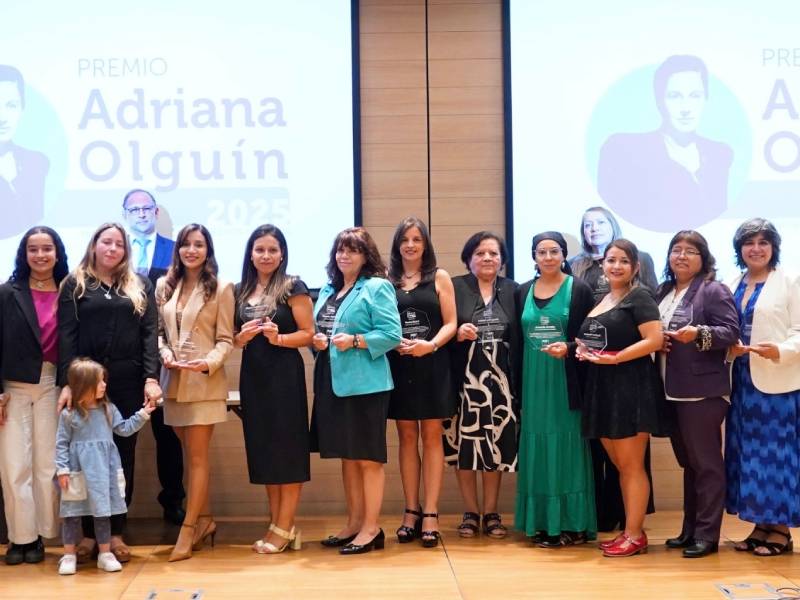 Funcionaria de Reinserción Juvenil de Magallanes obtiene premio "Adriana Olguín 2025"