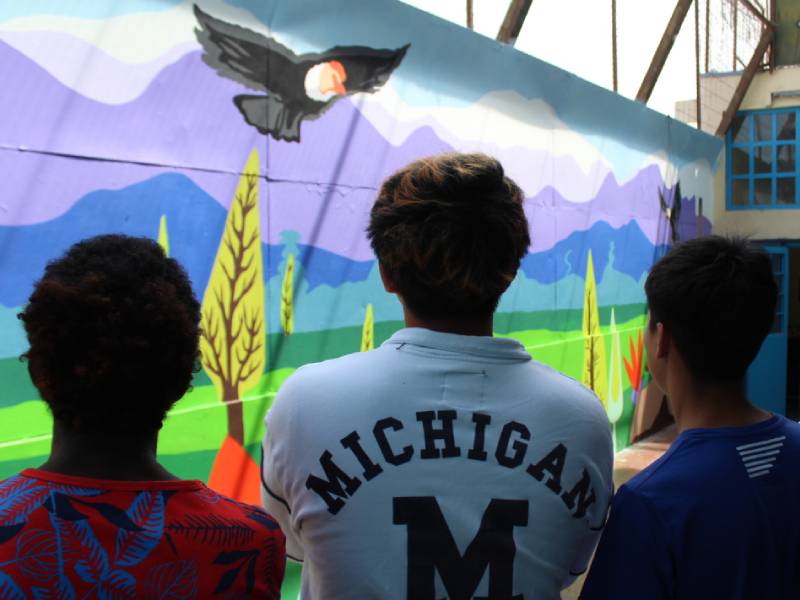 Tarapacá: Jóvenes en reinserción crean colorido mural en Centro de Internación de Iquique