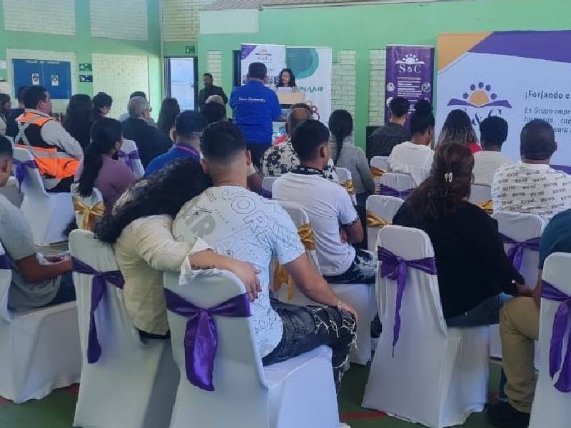 Atacama: Certifican a 14 jóvenes en conducción y operación de grúa horquilla