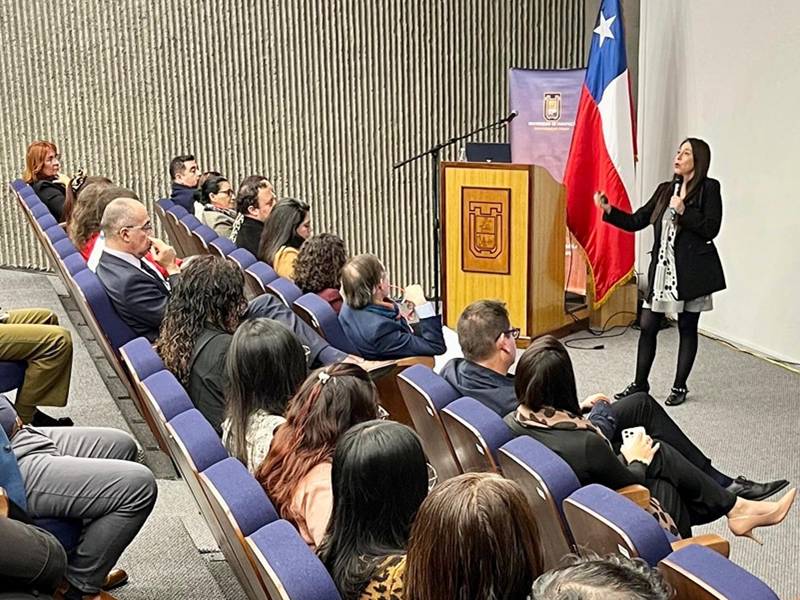 Autoridades regionales y nacionales se reúnen para abordar la importancia de la reinserción juvenil en Arica