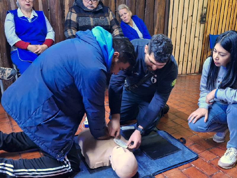 Coquimbo: Funcionarios se capacitan en primeros auxilios y control de incendios