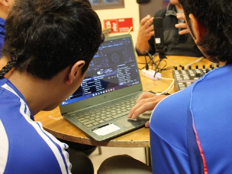 Magallanes: Jóvenes privados de libertad producen creativos pódcast radiales