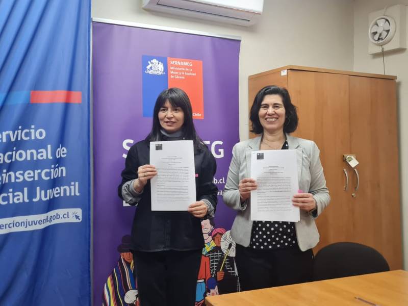 Los Ríos: Servicio de Reinserción y SernamEG firman convenio para fomentar la equidad de género