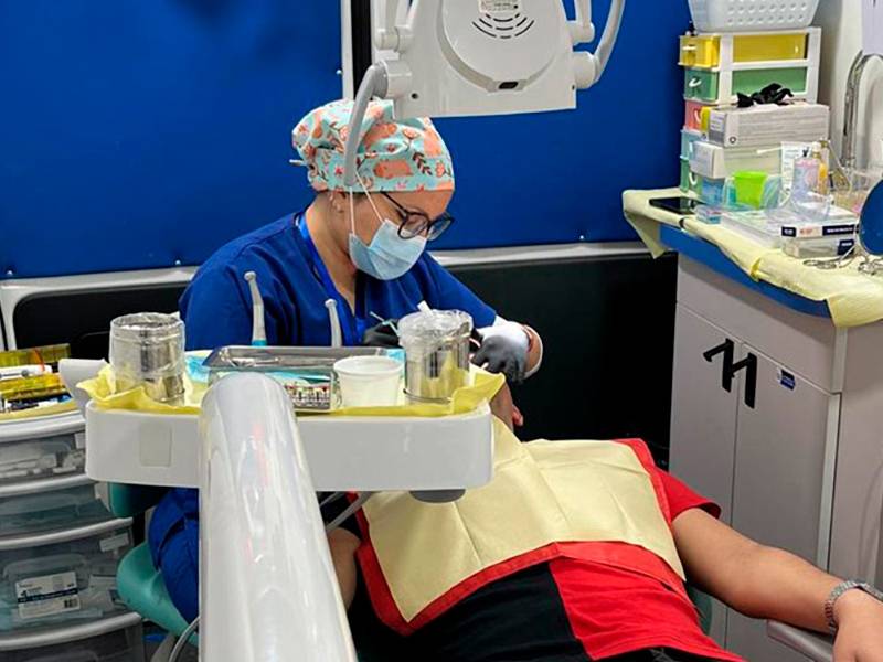 La Araucanía: Clínica Dental Móvil de la UFRO realiza atención especializada a jóvenes en reinserción