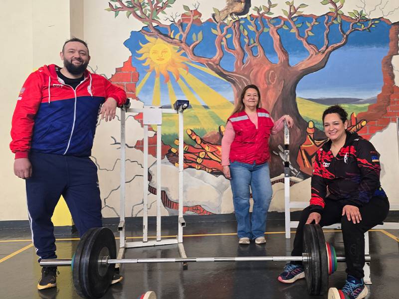 Magallanes: Club Deportivo "Titanes" dona implementos deportivos para jóvenes en reinserción