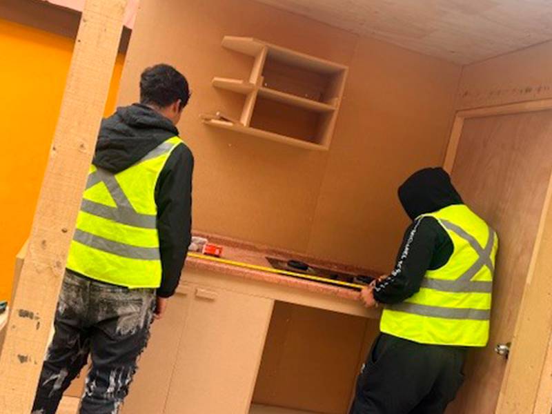 Coquimbo: Jóvenes en reinserción aprenden carpintería para abrir nuevas trayectorias laborales