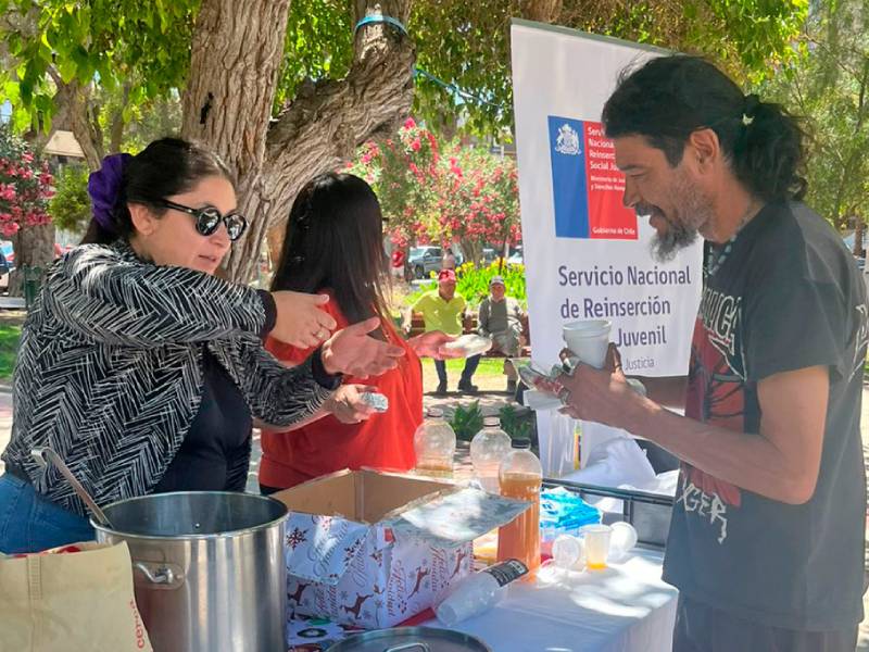 Atacama: Jóvenes que cumplen sanción hacen entrega solidaria de desayuno a personas en situación de calle