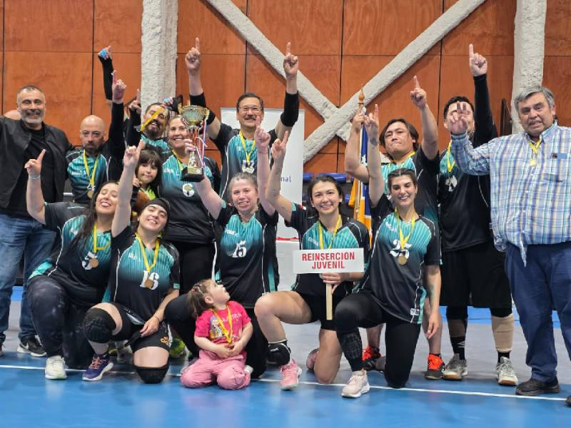 Magallanes: Servicio de Reinserción se coronó campeón de voleibol mixto