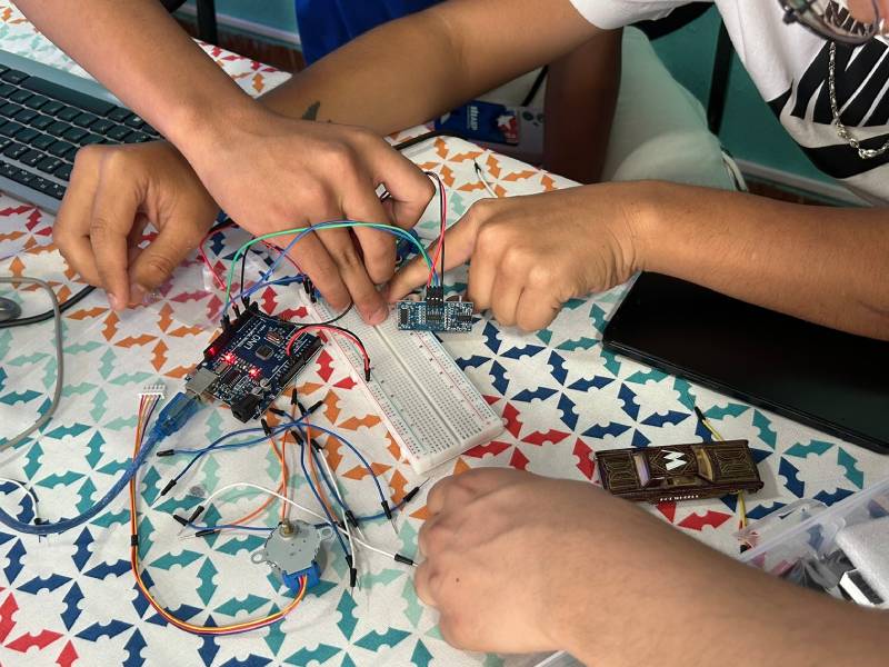 Ñuble: Jóvenes en reinserción adquieren nuevas herramientas de aprendizaje a través de la robótica
