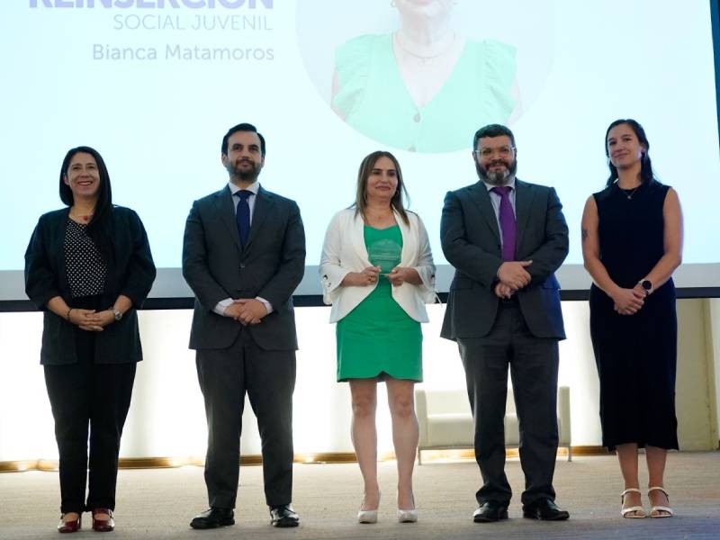 Directora del Centro de Justicia Juvenil de Antofagasta recibe premio “Adriana Olguín 2026”