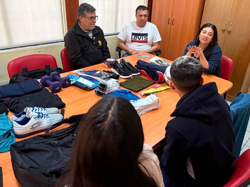 Maule: Alianza con Rotary Club permitió que joven en proceso de reinserción social reciba equipo deportivo