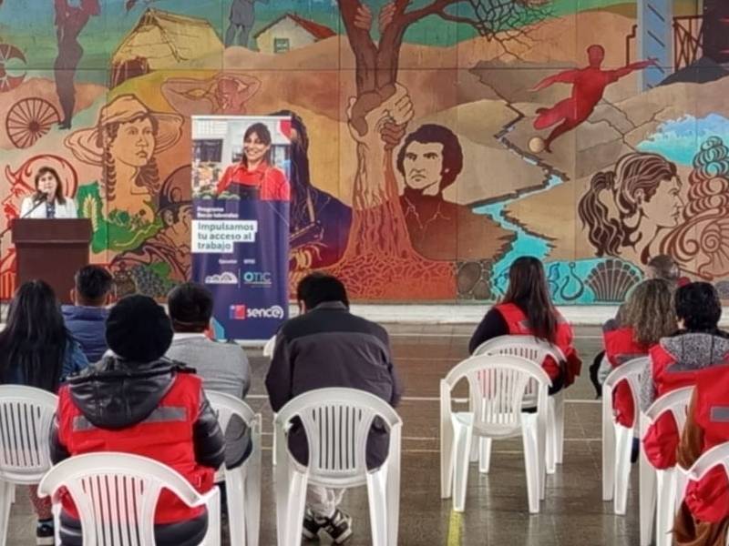 Biobío: Servicio de Reinserción Social Juvenil capacita laboralmente a jóvenes con apoyo de Fundación Reinventarse