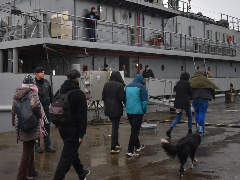 Los Lagos: Jóvenes en reinserción social visitaron el BRS-63 “Ingeniero Slight” de La Armada