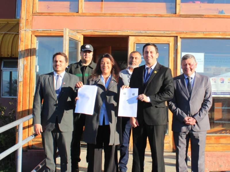 Magallanes: Servicio de Reinserción Juvenil firma convenio con Servicio Local de Educación Pública