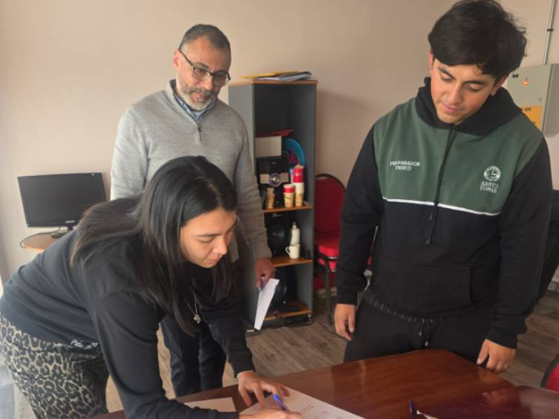 Magallanes: Centro de cumplimiento juvenil suscribe acuerdo de colaboración con el club deportivo Prat