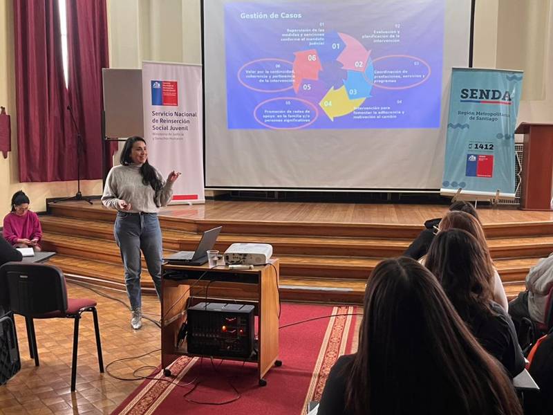 RM: Servicio de Reinserción Social Juvenil y SENDA realizan jornada de transferencia técnica para fortalecer la intervención en salud mental y consumo de sustancias