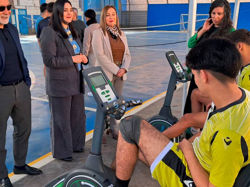 Tarapacá: Jóvenes en proceso de reinserción reciben donación deportiva de YMCA