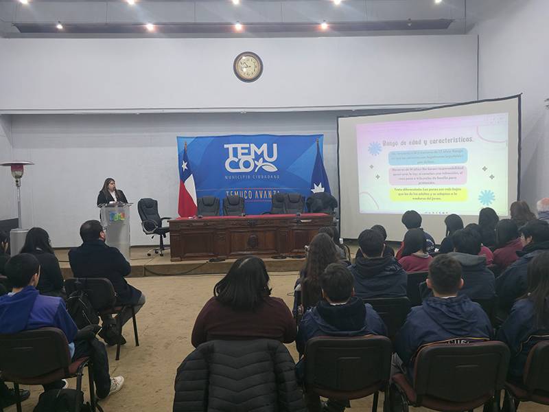 La Araucanía: Joven en reinserción lidera charla de Responsabilidad Penal Adolescente ante estudiantes de Temuco