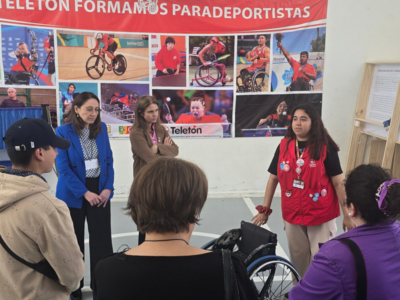 La Araucanía: Autoridades regionales, funcionarios y jóvenes del Servicio de Reinserción Social Juvenil protagonizan significativa visita solidaria a Teletón Temuco