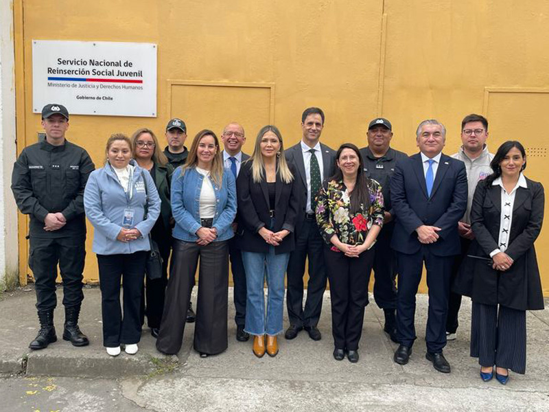 Subsecretario de Justicia inspecciona avances en reinserción juvenil en el centro de Coronel junto a autoridades